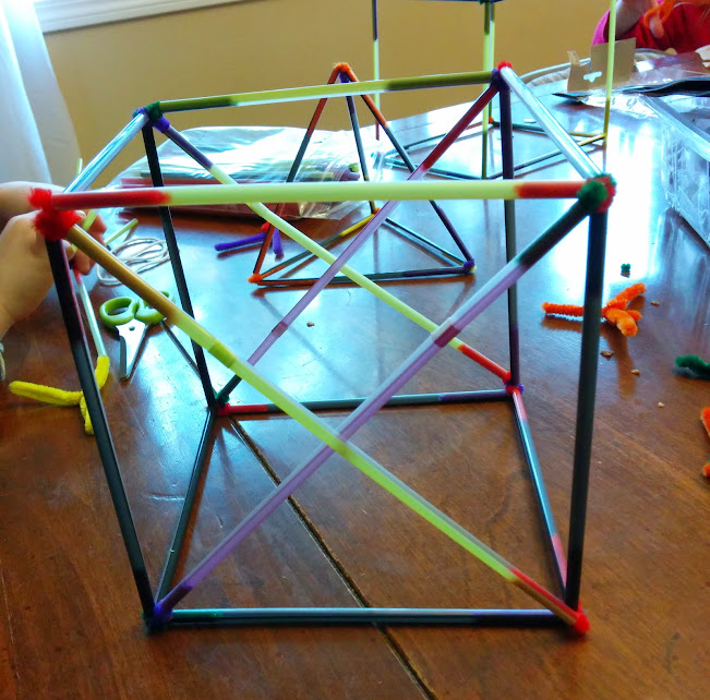 Tarkheena Crafts Make a Building Kit with Straws and Pipe Cleaners