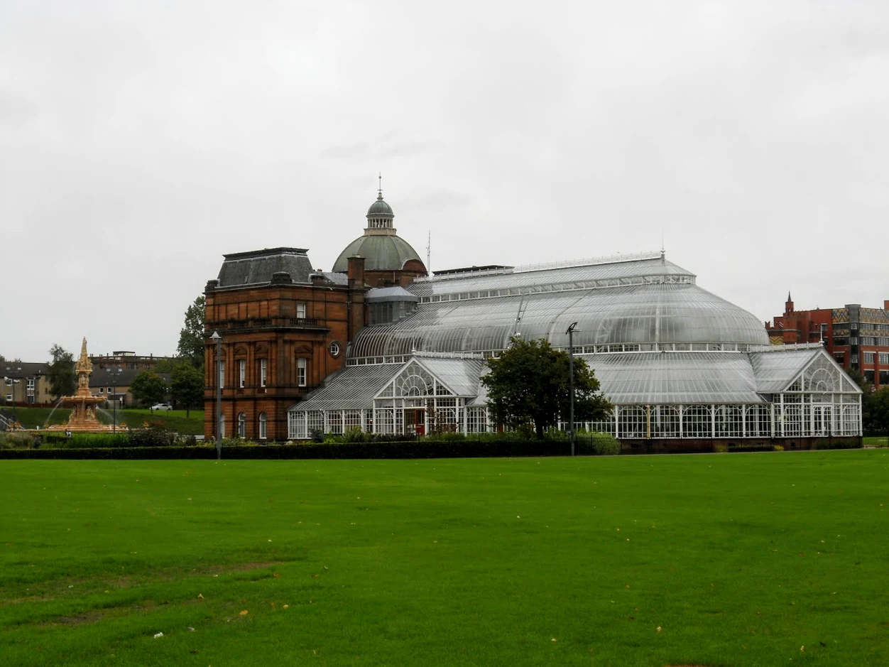 2 days in Glasgow Scotland: Greenhouse in Glasgow Green