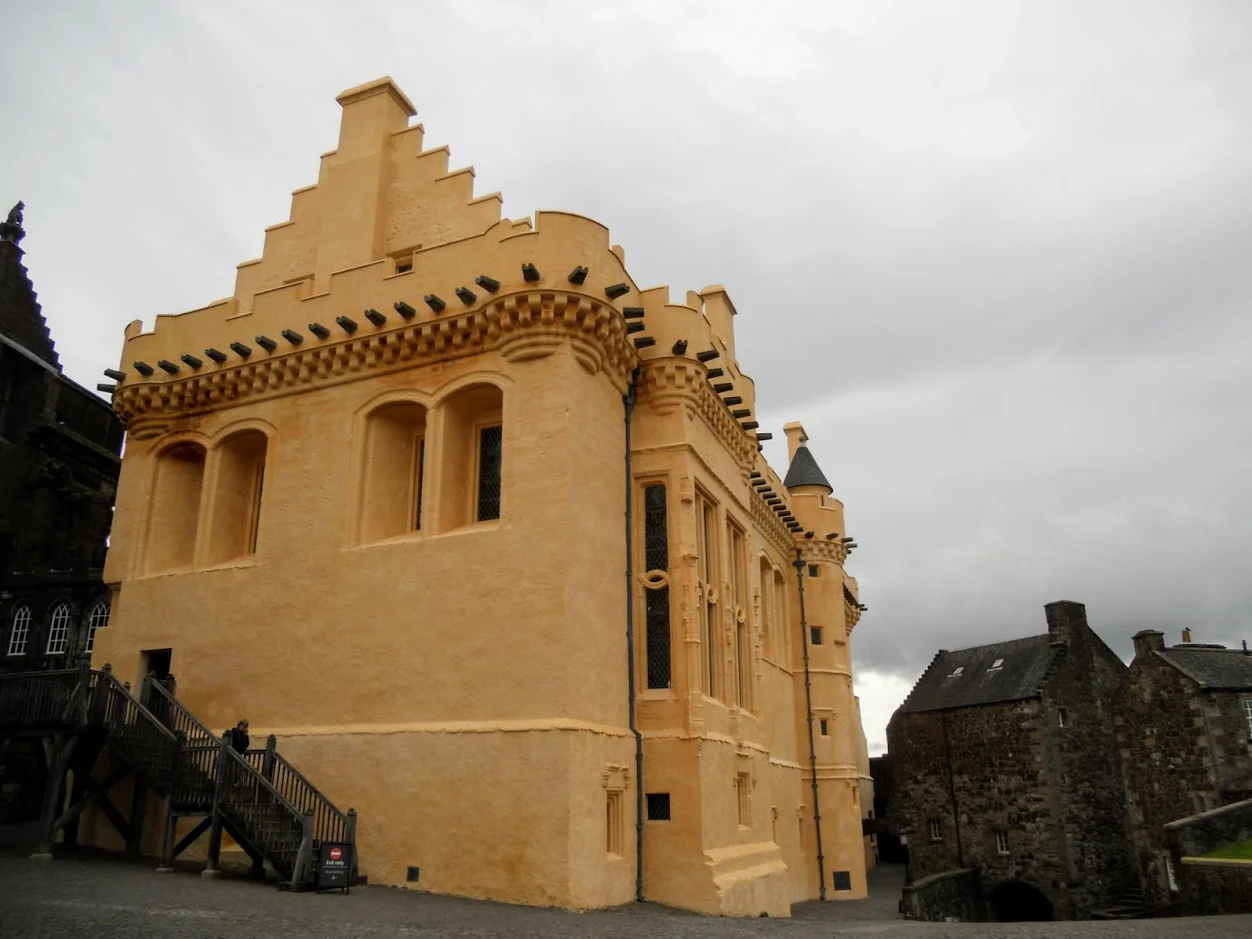 Glasgow to Stirling for a day: bright yellow building at Stirling Castle