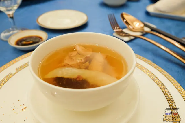 sharksfin with shredded chicken soup sharksfin with shredded chicken soup