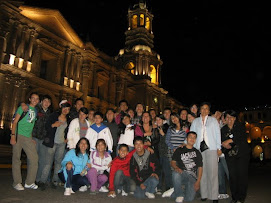 Apoderados apoyando a sus hijos durante la gira por el Sur de Perú