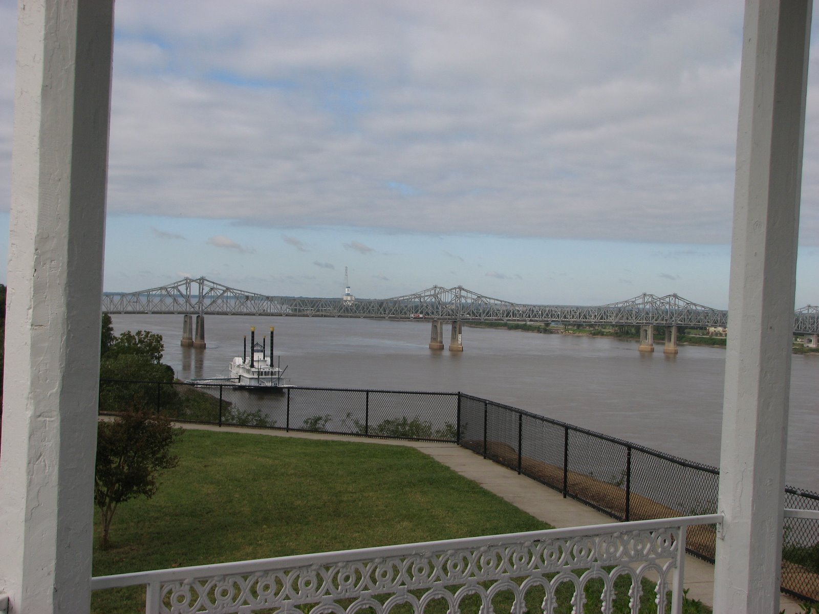 [miss:bridge:gazebo.JPG]