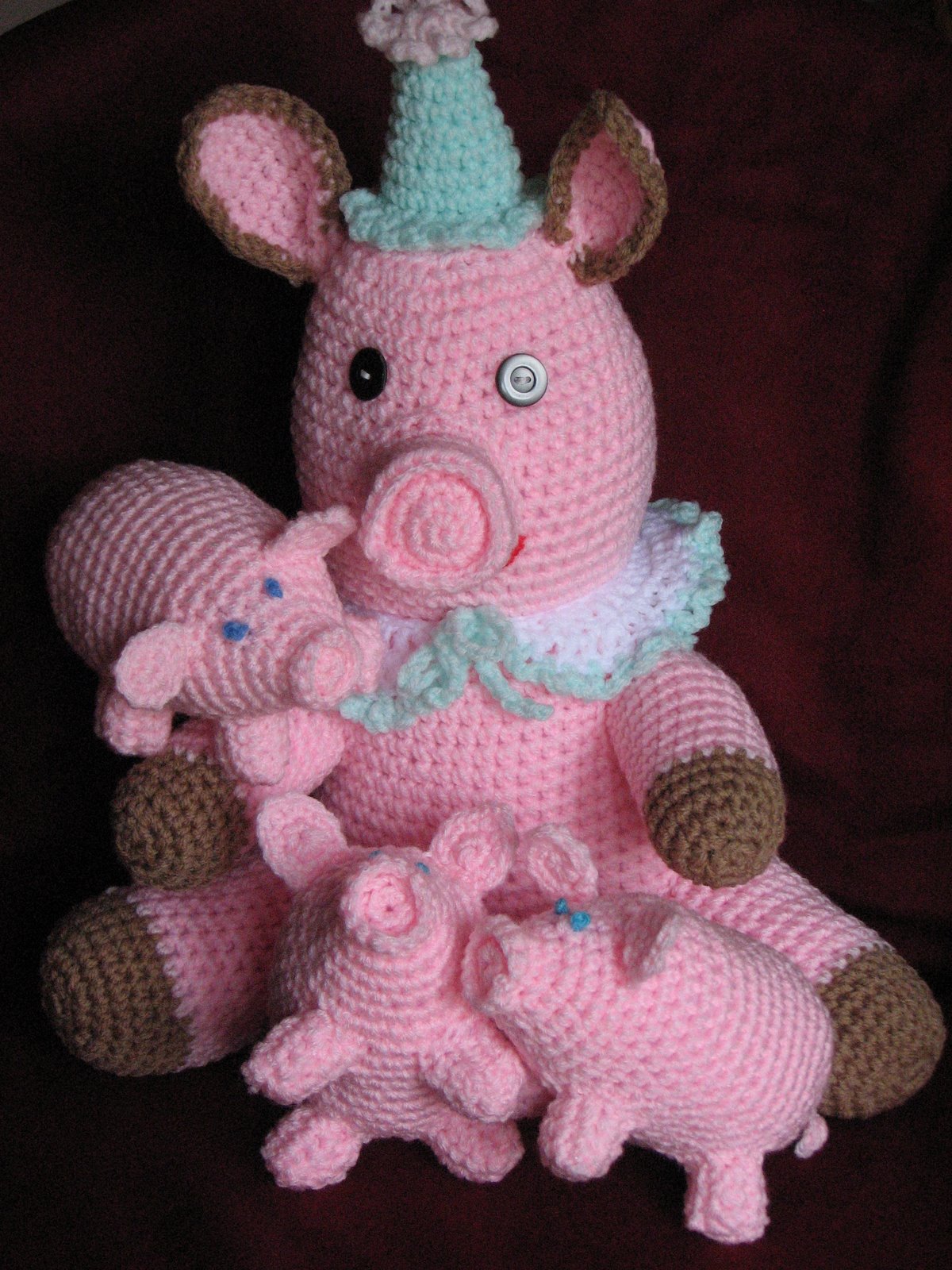 [+Mom+and+piglets.JPG]