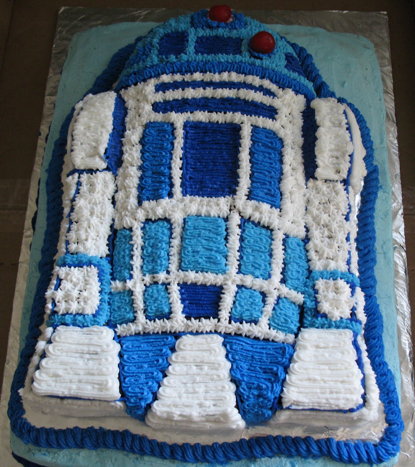 r2d2 cakes