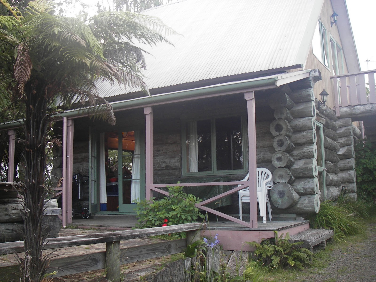 Enchanting NZ Te Ruru Log Cabin Whakatane
