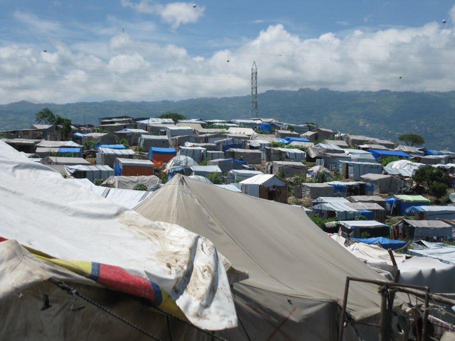 HAITI CORAM DEO photos camp fire delmas 33 part 3