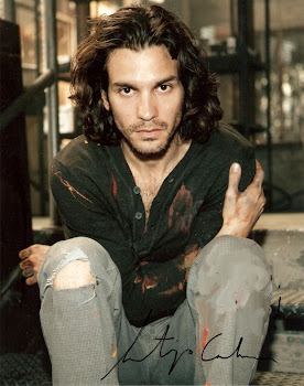 Santiago Cabrera