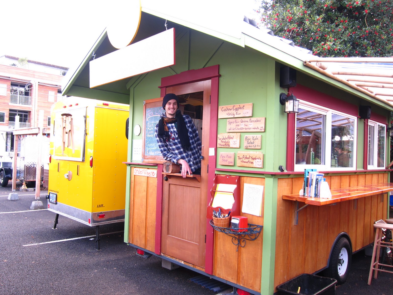 The Bike Traveler Portland food carts, food markets & foodies