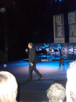 J. M. Serrat en concierto