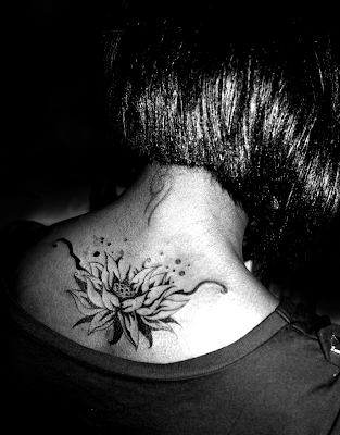 Tatouage Fleur De Lotus Noir Et Blanc