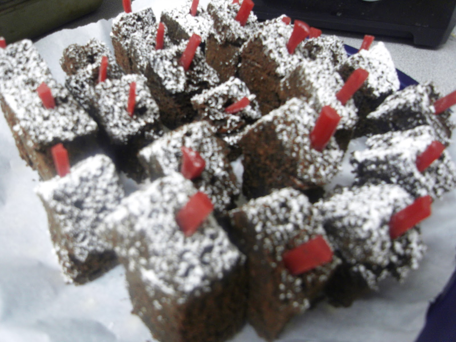 Caramels, Bonbons et Chocolats Chocolate Gingerbread House Petits Fours