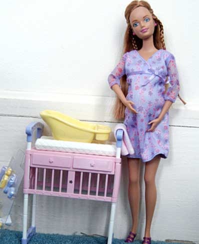 Entre Tantas Besteiras: Tosquice do dia: Barbie ganhando neném
