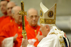 durante la primera misa del 2010 Benedicto ha implorado por la Paz y contra el armamentismo