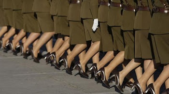 pantorrillas de damas policías chilenas desfilando en la gran parada militar