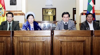 este es el tribunal de la inquisición. ellos juzgan y condenan presididos por Coca el secretario .