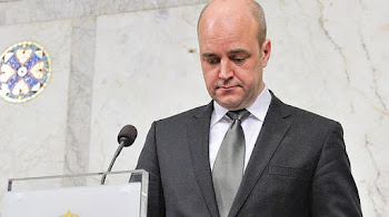 a las primeras declaraciones de Frederik Reinfeldt que sucedieron 19 horas después del terrror