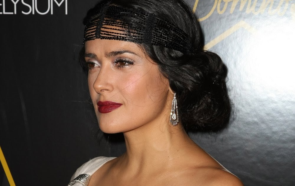 Сальма Хайек с повязкой в стиле Гэтсби. Прическа в стиле Гэтсби. Прическа в стиле Гэтсби на длинные. Прически в стиле Чикаго