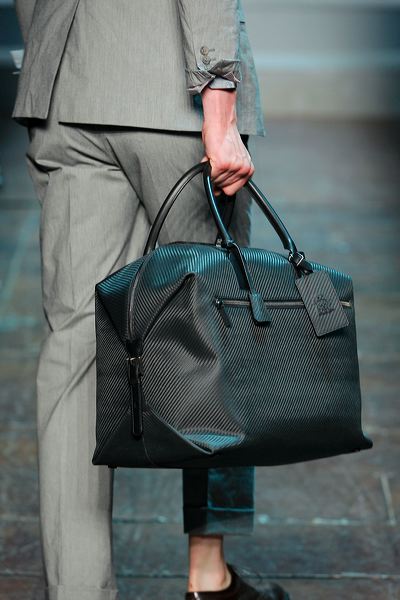 Openzedoor: The right bag: Dunhill SS10 Chassis leather collection