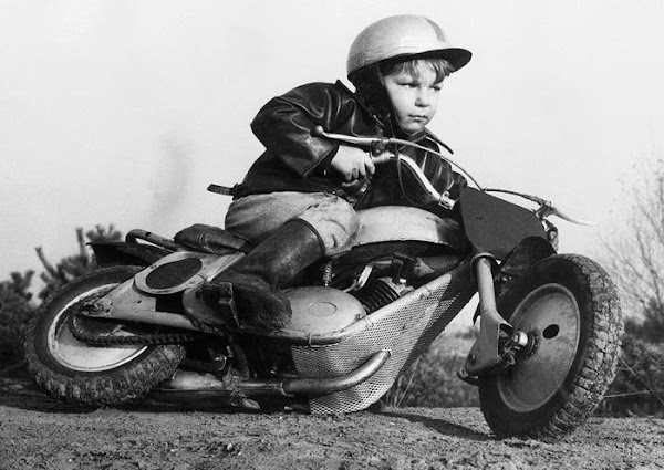 Young Cafe RAcer