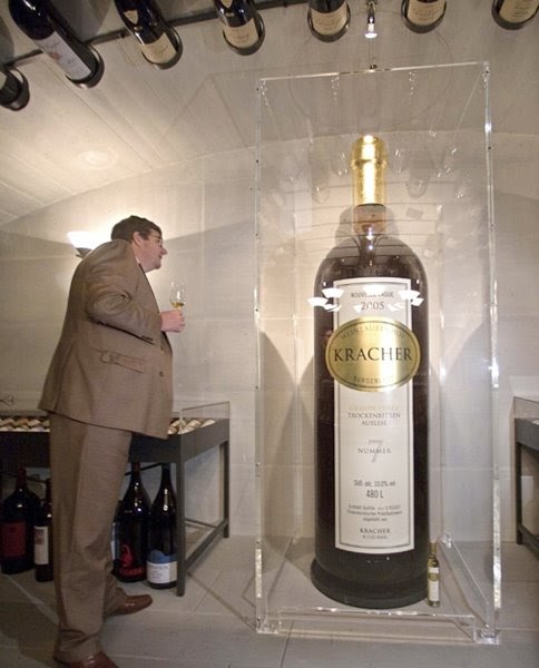 bottle-labeler-world-s-largest-bottle-vs-smallest-bottle-of-wine