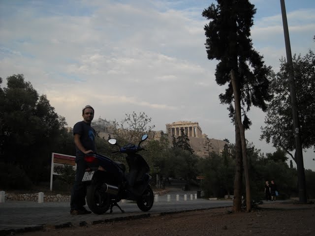 [Atenas+Parténon+Scooter.JPG]
