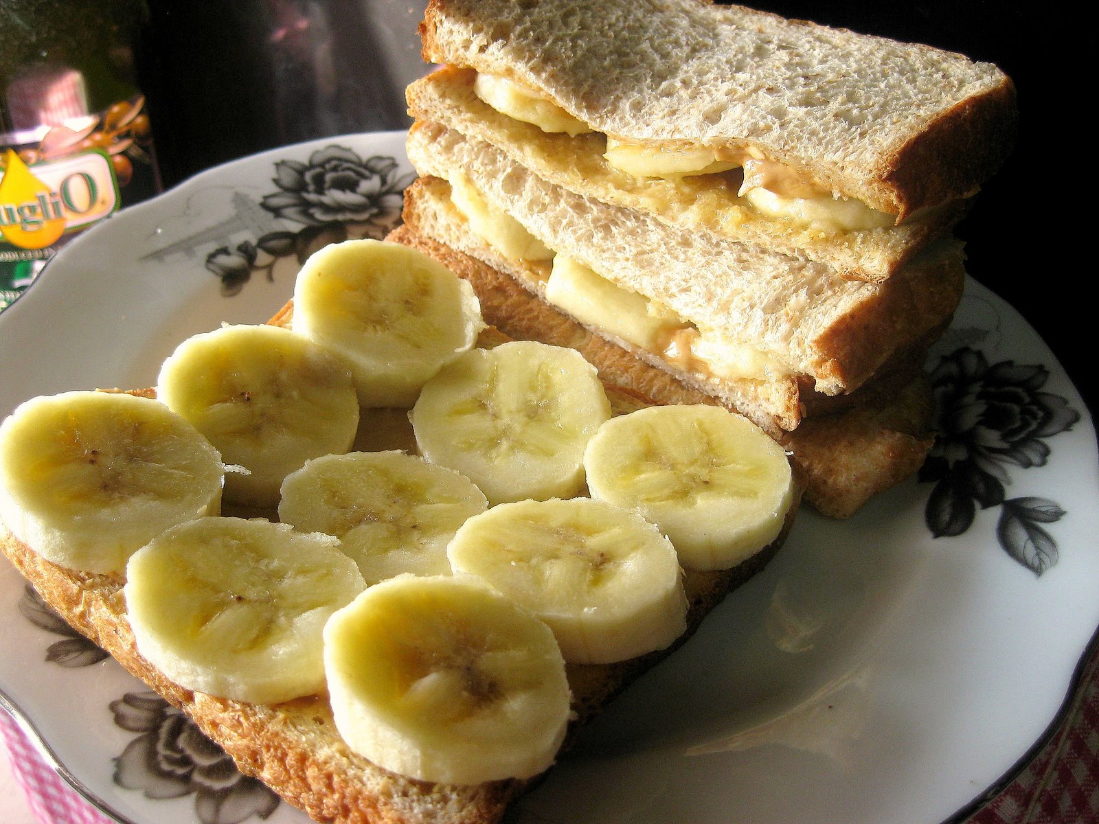 RESEPI NENNIE KHUZAIFAH: Sandwhich peanut butter dengan pisang