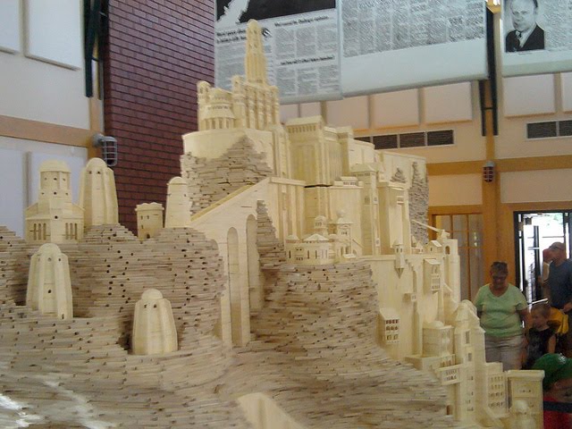 Minas Tirith recriada com palitos de fósforo! - NerdBunker