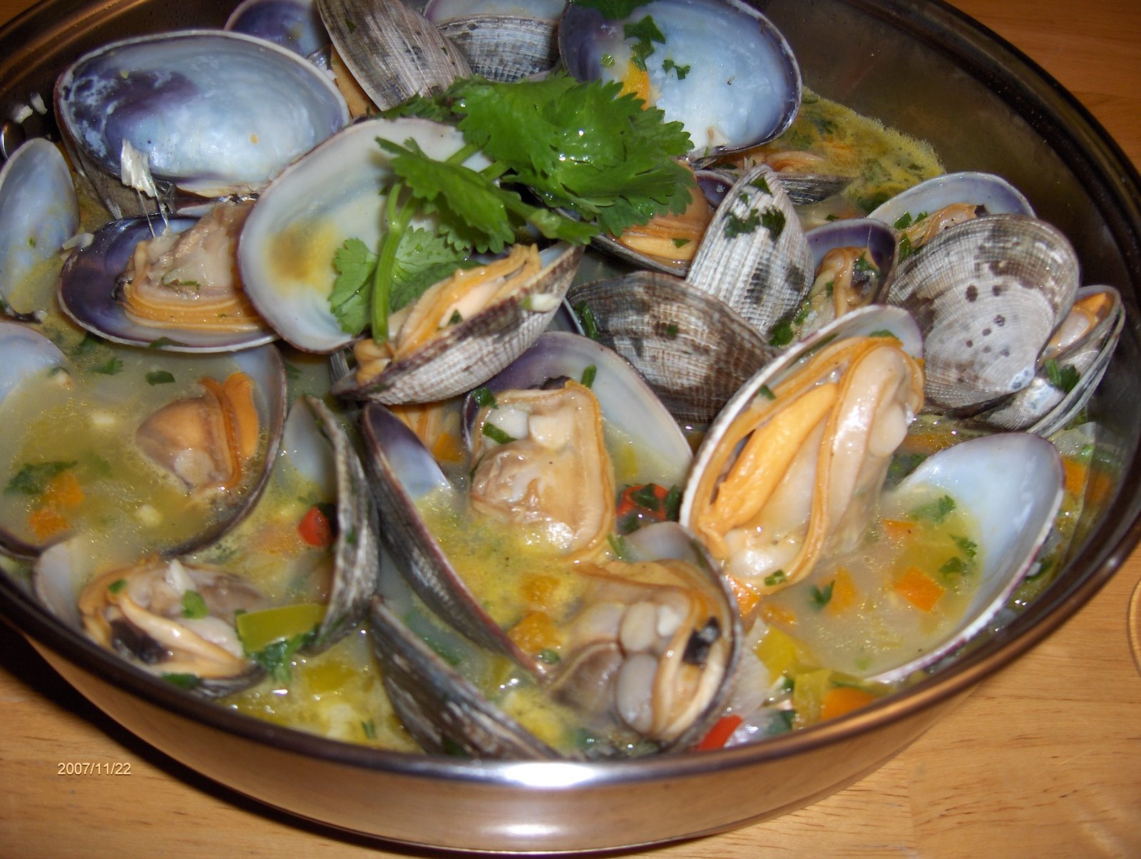 Little Bellevue Kitchen Manila Clams in White Wine Sauce 白葡萄酒马尼拉蛤蜊