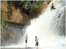 Canyoning na cachoeira dos Henriques.