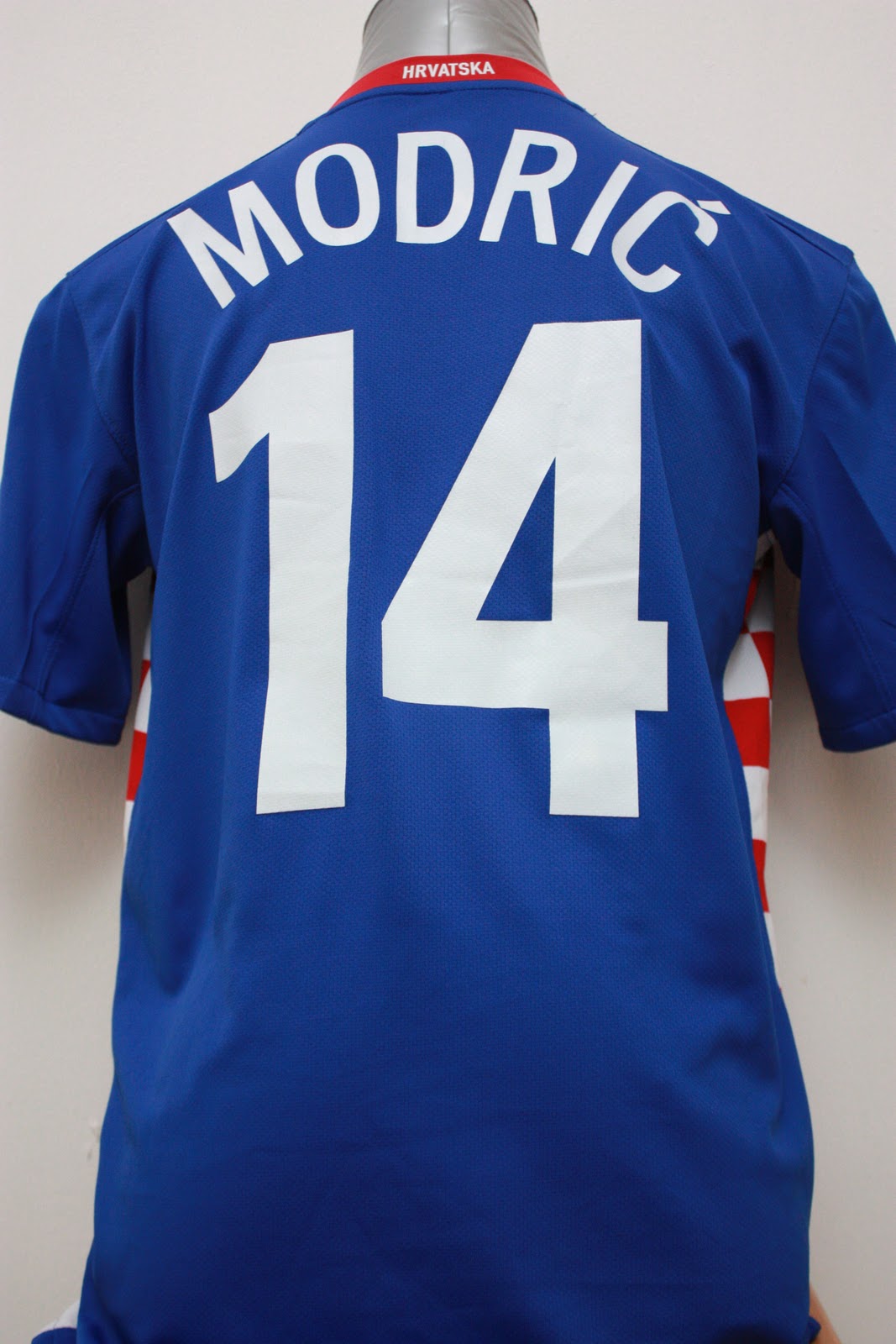 Soccaholic Collections: CROATIA AWAY JERSEY 2008 - MODRIC #14