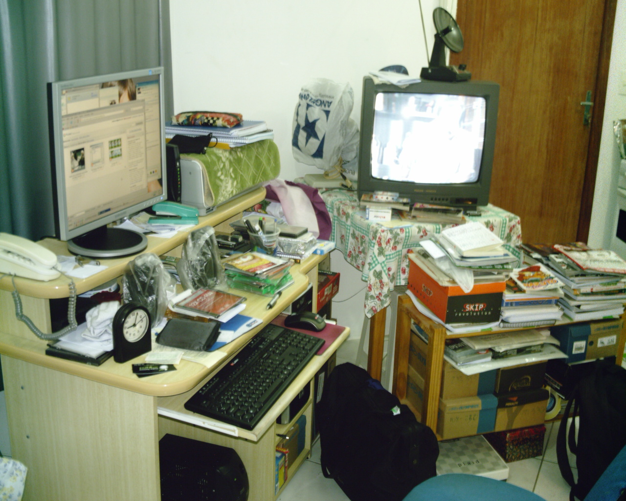 [meu_quarto_bagunçado.jpg]