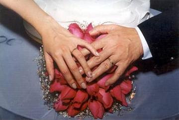 casamento mãos entrelaçadas