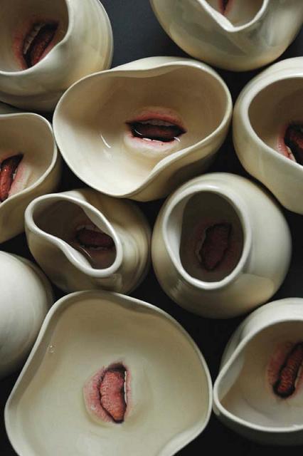 ronit baranga esculturas dedos bocas porcelana perturbador