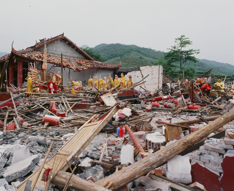 Землетрясения 17. Землетрясение в Китае 1976. Тянь-Шань землетрясение 1976. Таншань Китай землетрясение. Таншаньское землетрясение 1976.