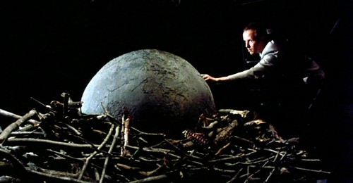[Q-The-Winged-Serpent-Michael-Moriarty-Egg-2.jpg]