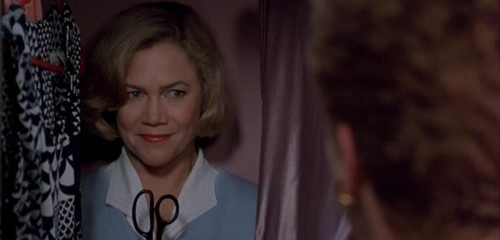 [Serial-Mom-Kathleen-Turner-Scissors-1.jpg]