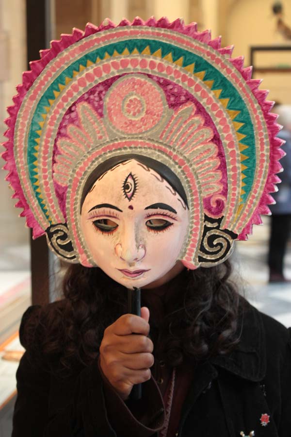 [geishas+knuckles.jpg]