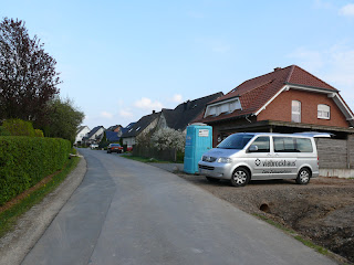 sie möchten außerhalb geschlossener ortschaften auf einer schmalen allee Baualarm bei rina und paddy: april 2010