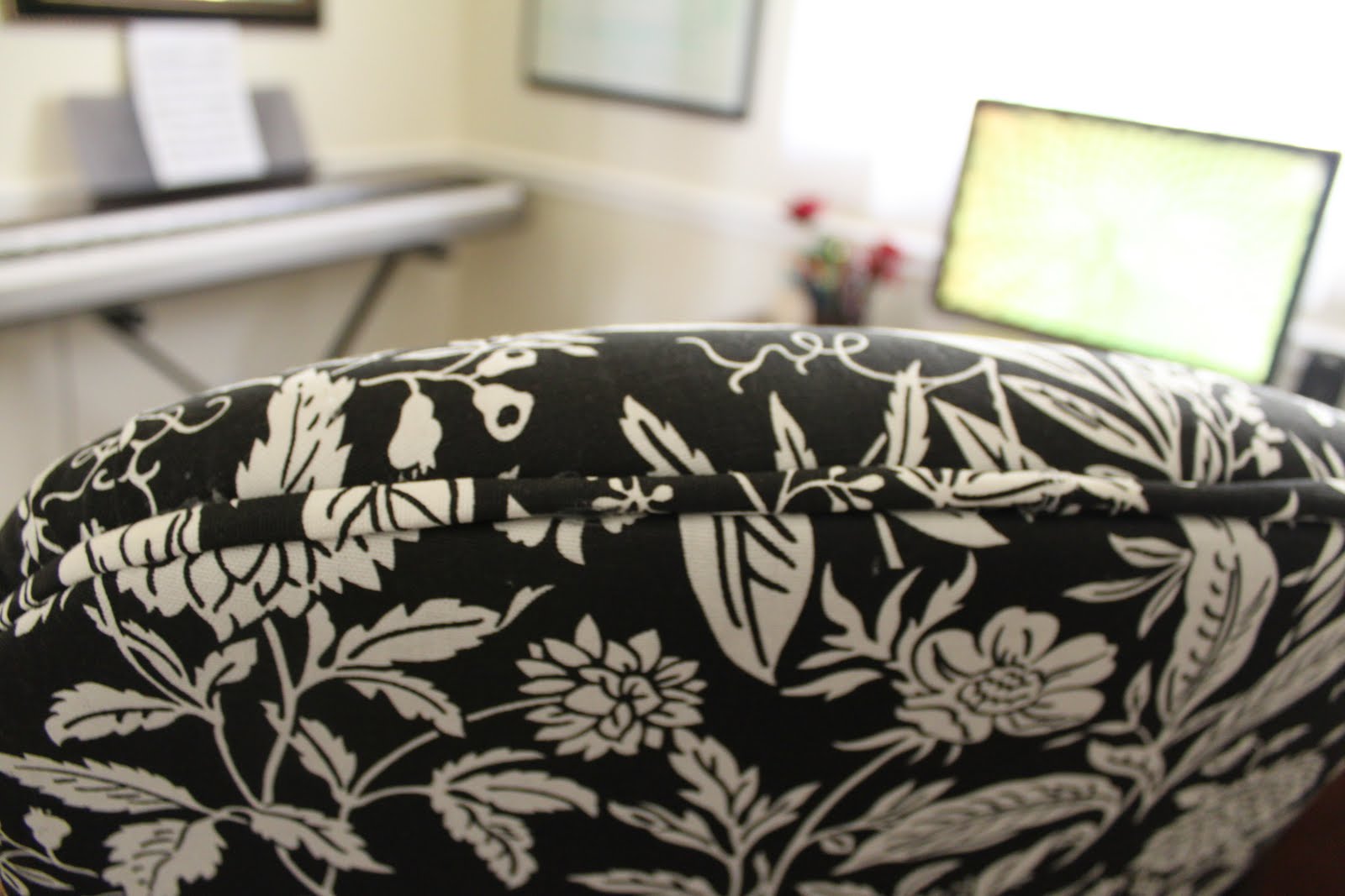 do it yourself divas DIY Reupholster That Ugly Office Chair