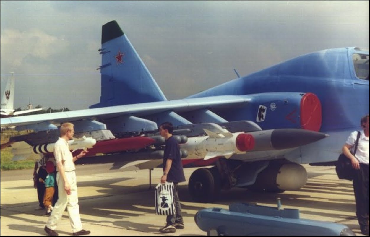 Su-39+R-73+R-77+8Vikhr+Kh-29T+Kh-58