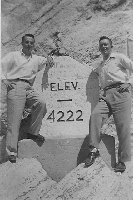 [Army+-+El+Paso+1952,+Levin+and+Ed+Crowson.jpg]
