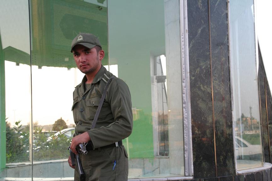 [1+soldat+iran+roncea.JPG]