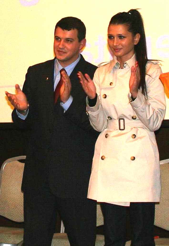 [Elena+Basescu+la+lansarea+lui+Eugen+Tomac.jpg]