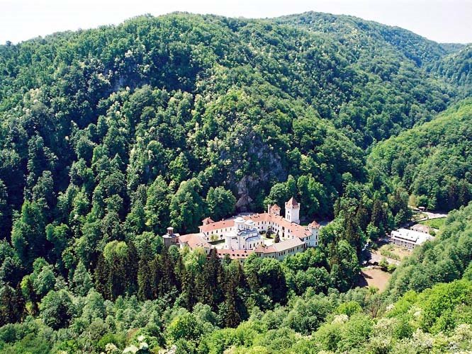 [Manstirea+Tismana.jpg]