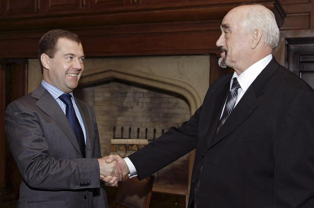 [Igor+Smirnov+Dmitri+Medvedev+foto+EPA.jpg]