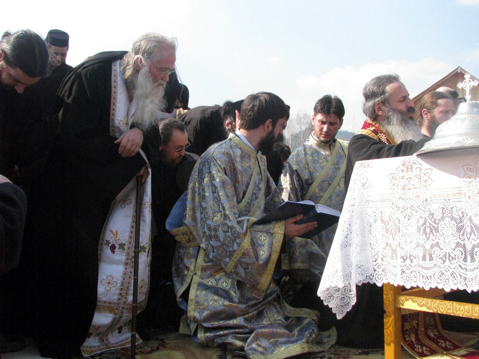 [Parintele+Justin+si+IPS+Teofan.jpg]