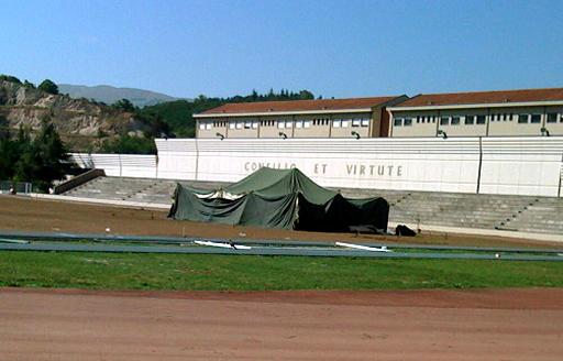 [Cortul+lui+Gaddafi+la+G8.jpg]