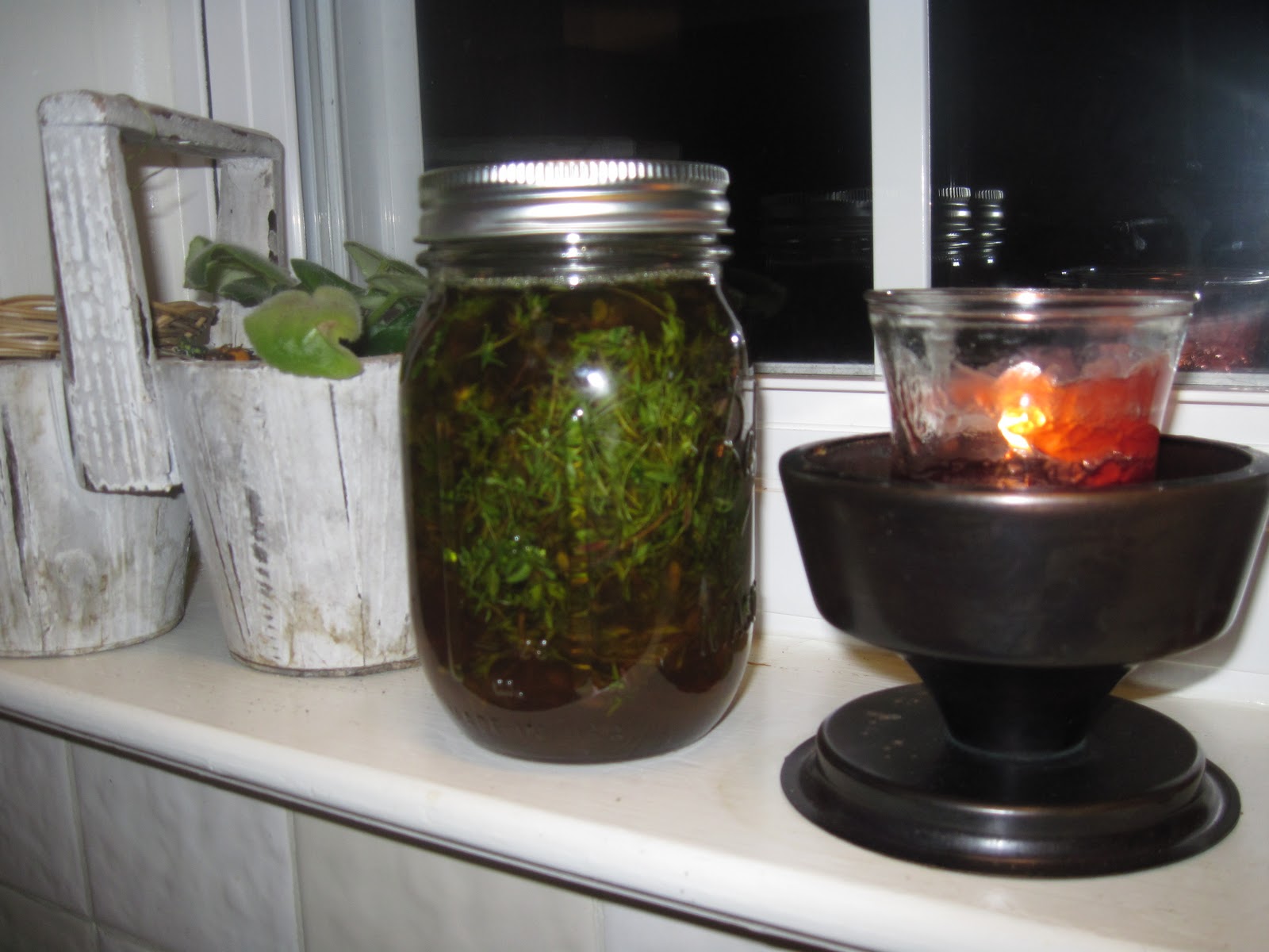 Mama's Thyme Making Your Own Thyme Honey