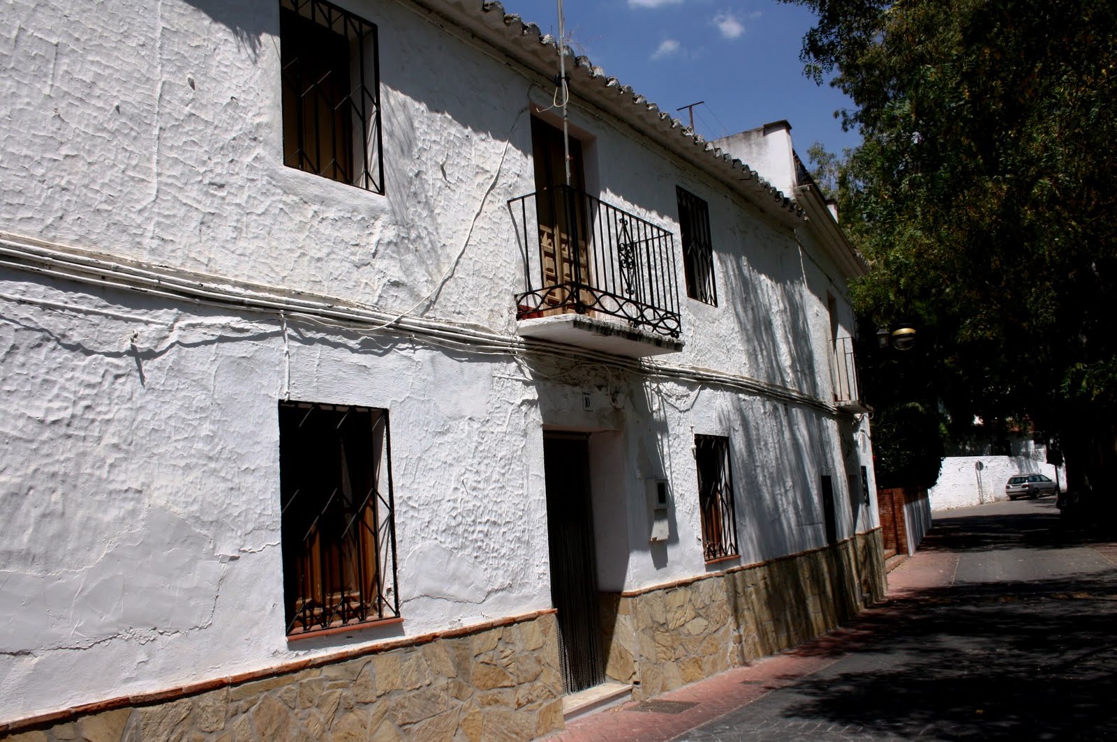 The Blue Colour of The Sky 65 LA VIÑUELA A MIRROR OF THE SEA