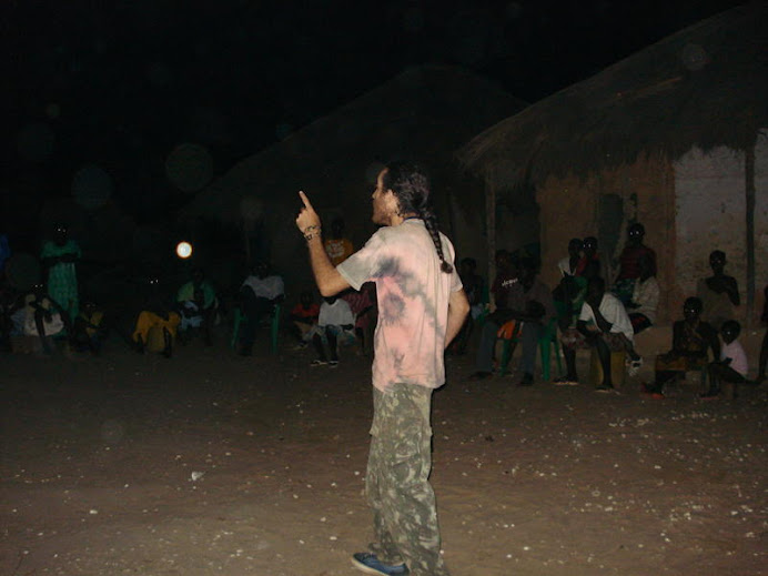 Israel pregando o Evangelho na Guiné Bissau.